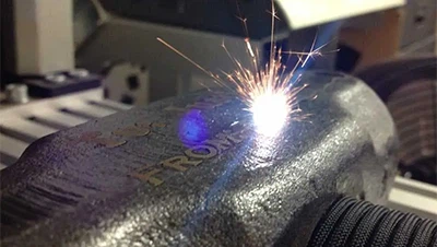 Lasermarkierungsmaschinen: Präzisionsgraier für die Automobilherstellungsindu...