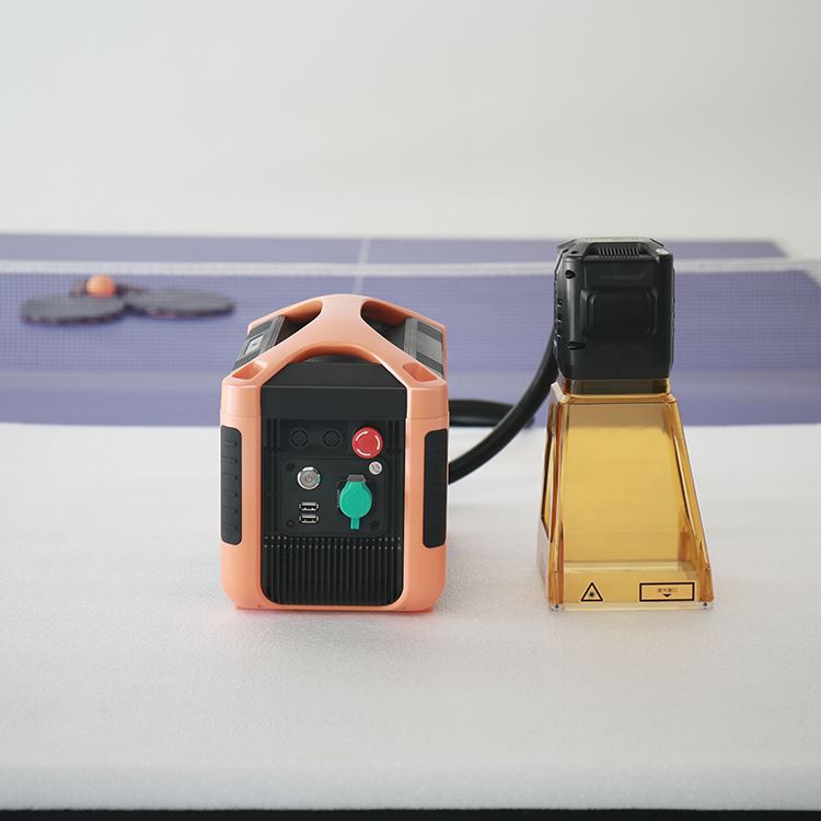 Tragbares, handgeführtes 20W-30W-Laserreinigungsgerät im Kofferformat